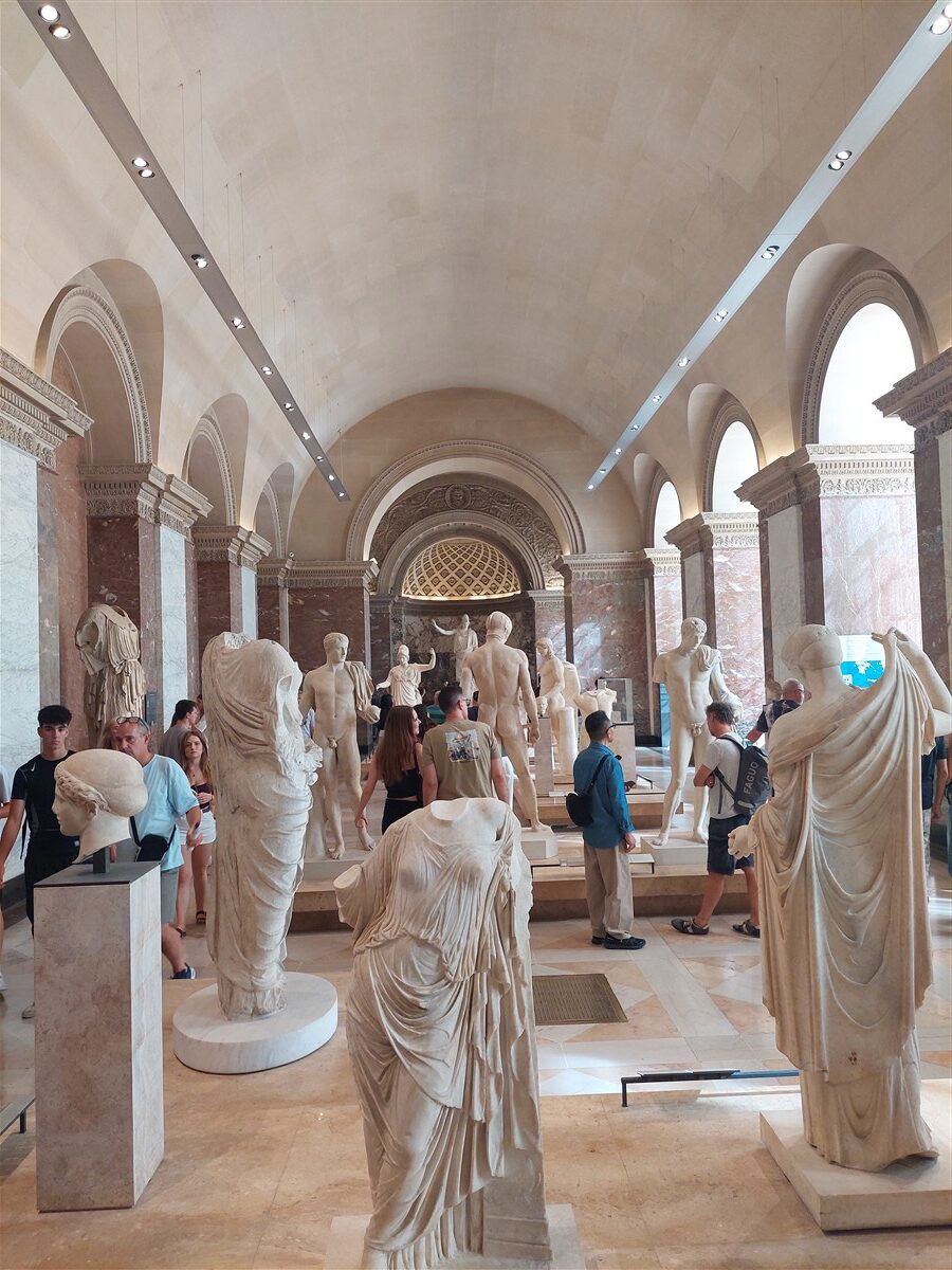 Day 3 - Paris Arc de Triomphe, Champs-Élysées & An Afternoon at the Louvre Museum : France (Sep'26) 31
