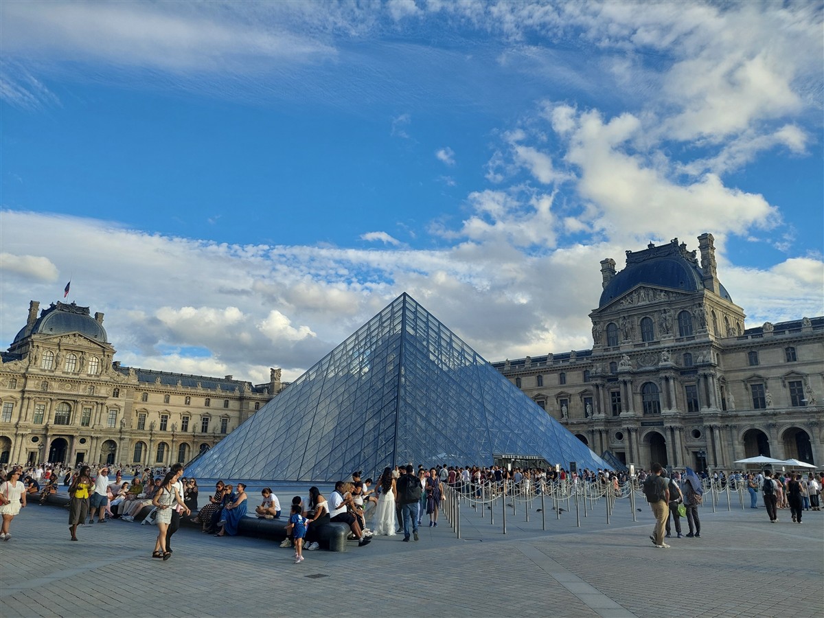 Day 3 - Paris Arc de Triomphe, Champs-Élysées & An Afternoon at the Louvre Museum : France (Sep'26) 45