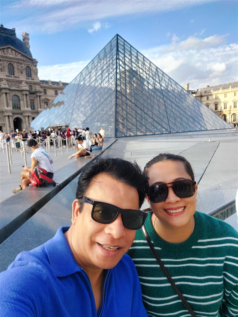 Day 3 - Paris Arc de Triomphe, Champs-Élysées & An Afternoon at the Louvre Museum : France (Sep'26) 47
