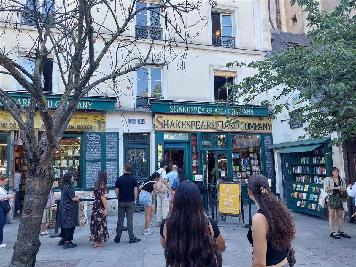 Day 4 - Exploring Panthéon, Luxembourg Gardens & Eiffel Tower in Paris : France (Sep'26) 18