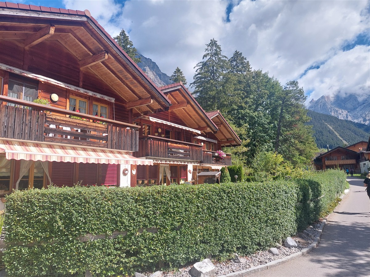 Day 8 : Exploring Oeschinen Lake and an Evening in Interlaken, Switzerland (Sep'26) 14