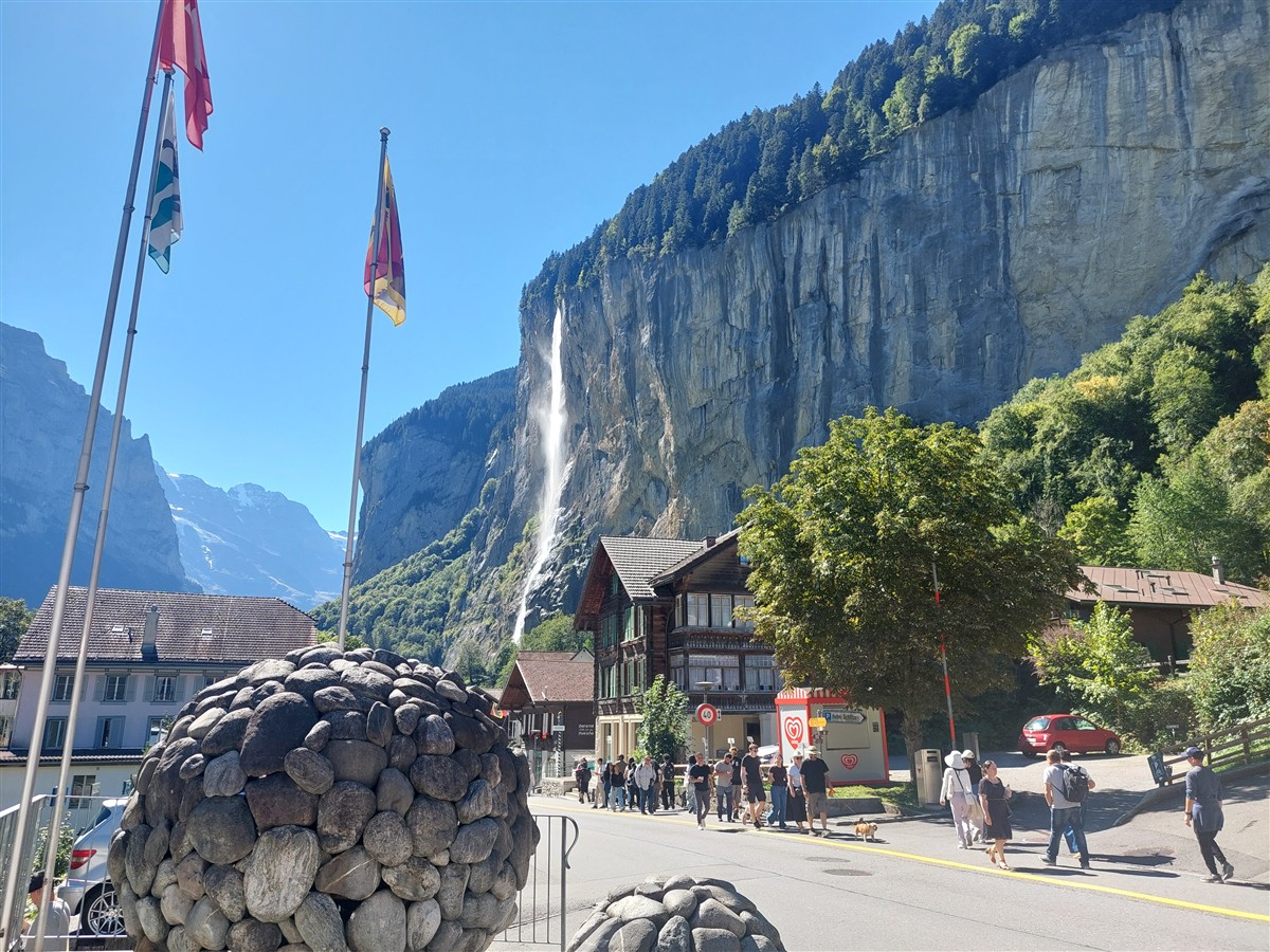 Day 9 – Exploring Lauterbrunnen, Wengen and Mürren in One Day : Switzerland (Sep'26) 11